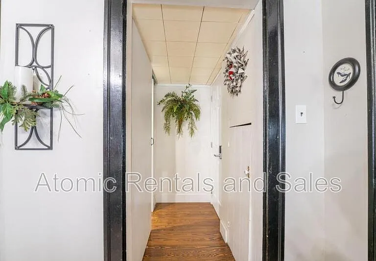 714 E Jefferson St — Photo 4