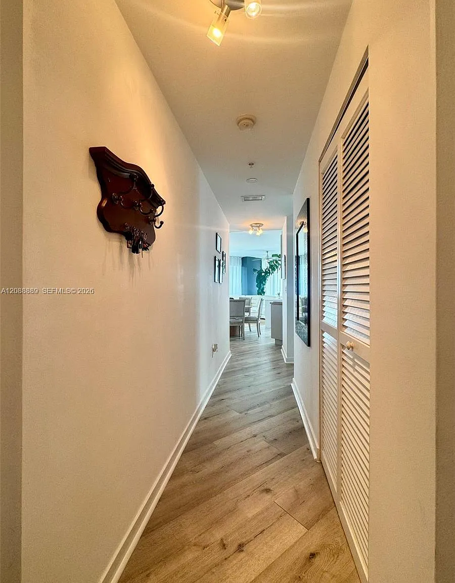 The Axis On Brickell Ii C — Photo 4