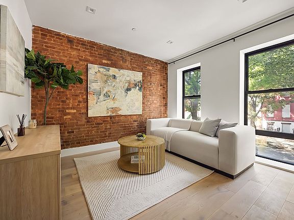 2nd image of 726A Quincy St APT 2