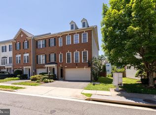 12753 Heron Ridge Dr, Fairfax, VA 22030