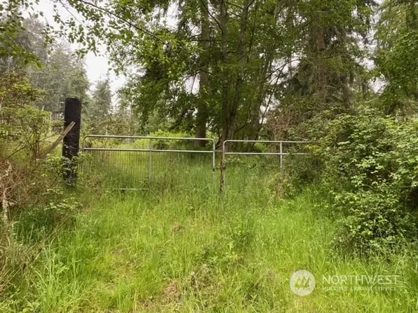 40 XX Resort Road, Greenbank, WA 98253