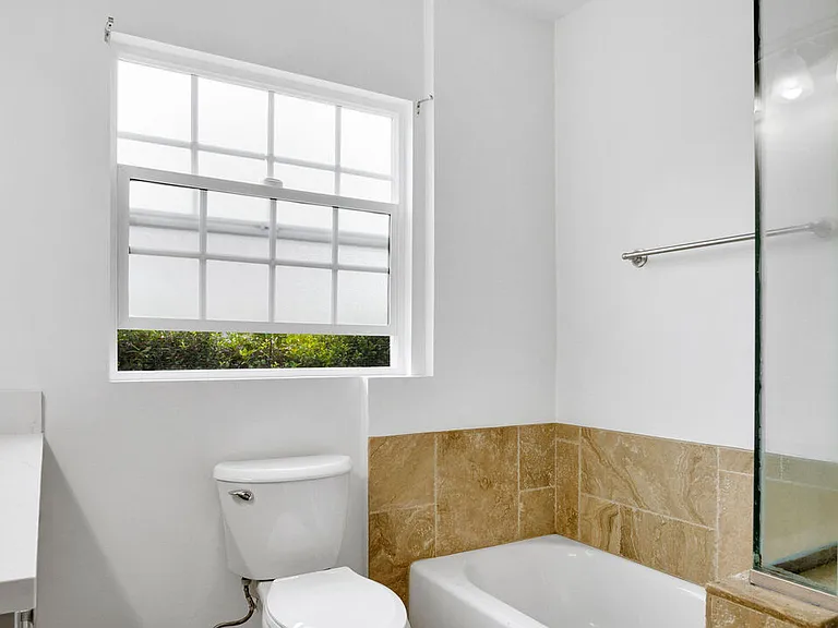 2545 Sycamore Dr — Photo 31
