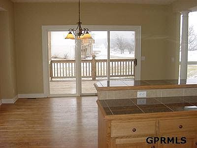 5th image of 327 Inglewood Cres