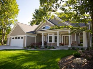 18092 Wildwood Ct, Spring Lake, MI 49456