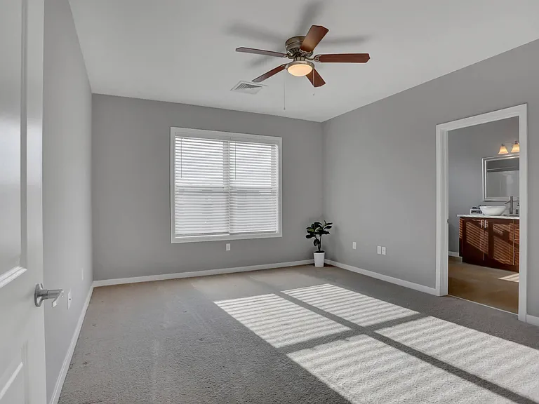 CenterPointe Apartments — Photo 37