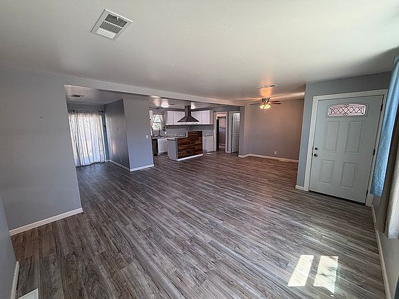 3rd image of 23 Skyline Dr
