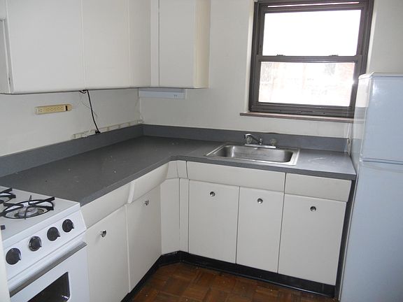 2nd image of 277 Linwood Ave APT 6B