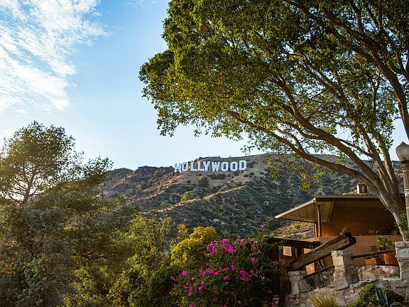 Highway 101 is a short ride away and the Hollywood and Vine metro station a quick walk away, so you can easily get to other places around town, including West Hollywood, Beverly Hills, Burbank and San