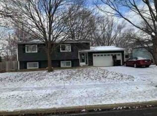 238 Wellington Dr, Crystal Lake, IL