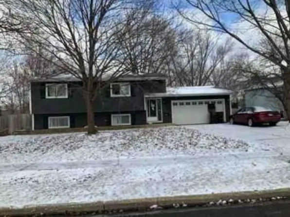 238 Wellington Dr, Crystal Lake, IL 60014