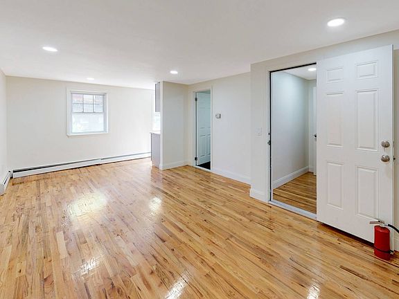 4th image of 1030 Throggmorton Ave Fl 1