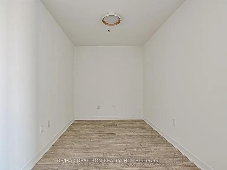 2625 Dundas St W #611 — Photo 6