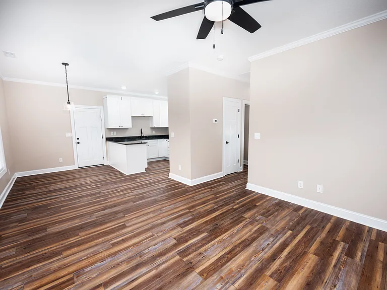136 Macdonald Blvd — Photo 6