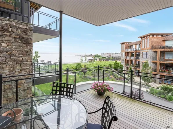 18 Rivers Edge Drive #305, Tarrytown, NY 10591