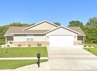 3900 Creekside Dr, Janesville, WI 53548
