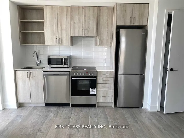 50 George Butchart Dr #718 — Photo 3
