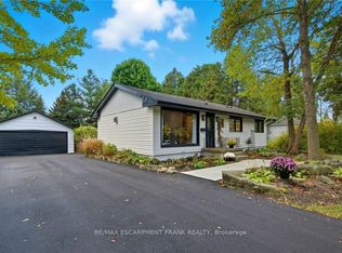 570 Westview Ave, Hamilton, ON L9G 1N9