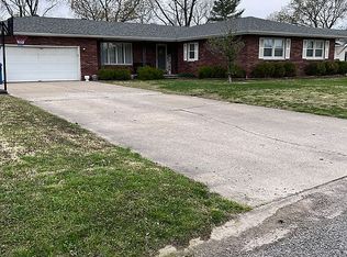 506 Easthaven Dr, Centralia, IL