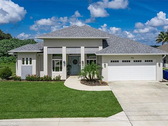 4th image of 956 Lake Dr E