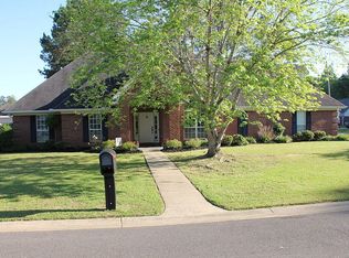 71 Almond Dr, Columbus, MS 39705