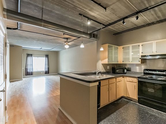 2nd image of 800 Peachtree St NE APT 1308