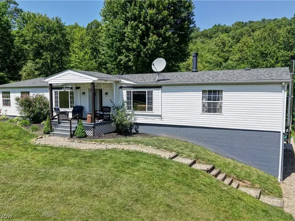 557 Beans Rd SE, Sherrodsville, OH 44675