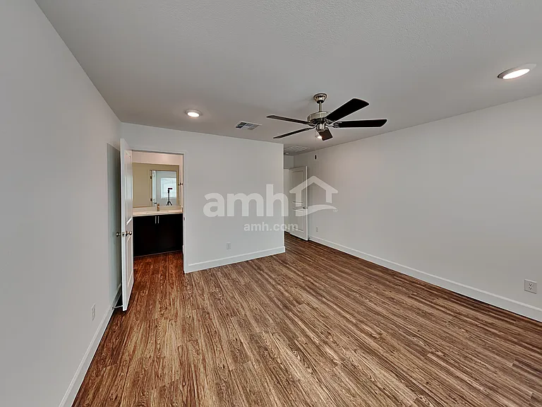 3332 Blodwen St — Photo 9