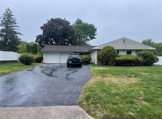 26 Mosshill Pl, Stony Brook, NY 11790