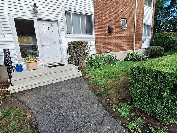 80 Country Pl #7B, Shelton, CT 06484