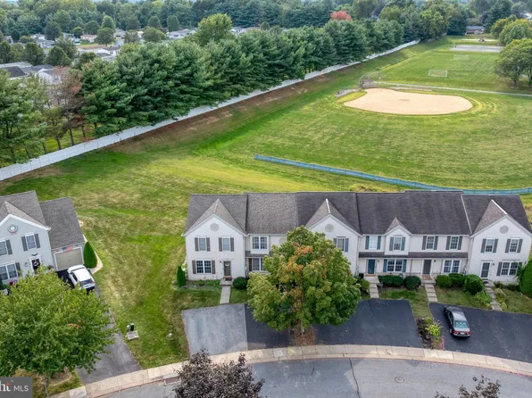 322 Banyan Circle Dr, Lancaster, PA 17603