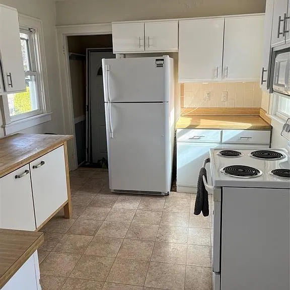 371 E Oakridge St — Photo 7