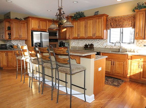 4th image of 721 Ashton Ln