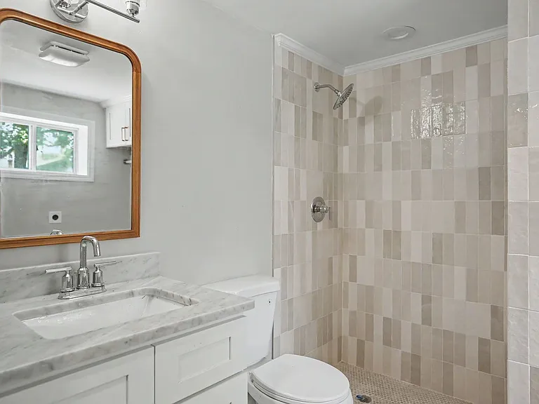 705 E 32nd St — Photo 13