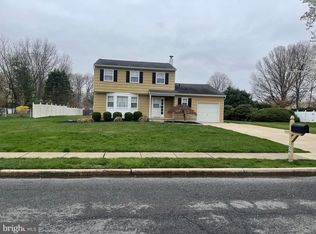 24 Elm Dr, East Windsor, NJ 08520