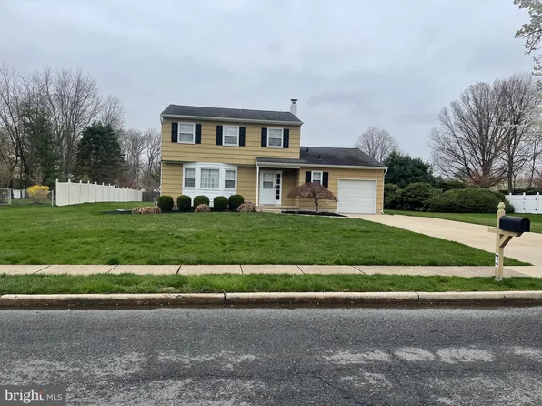 24 Elm Dr, East Windsor, NJ 08520