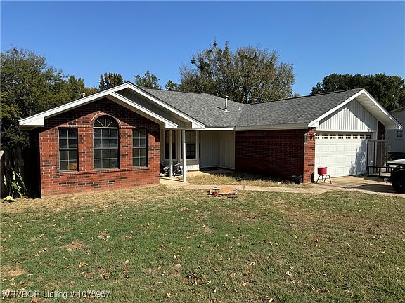 2nd image of 1118 Mitzi Ln