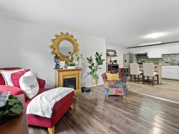 325 Ashland Ave APT 12, Southbridge, MA 01550