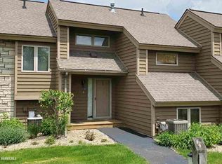 15 Poplar Rdg, Galena, IL 61036