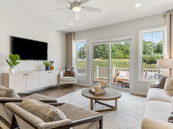 16 Weathervane Dr #23, Walpole, MA 02081