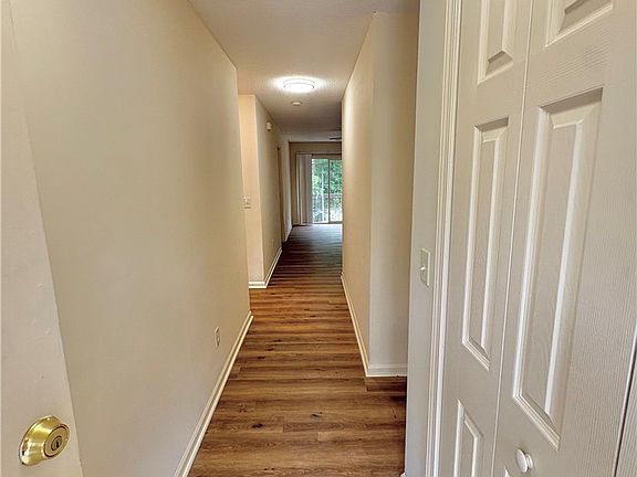 3rd image of 100-206 Wedgefield Ct