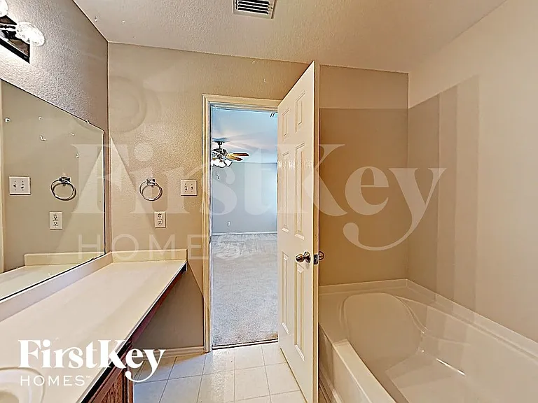 716 Wrigley Dr — Photo 9
