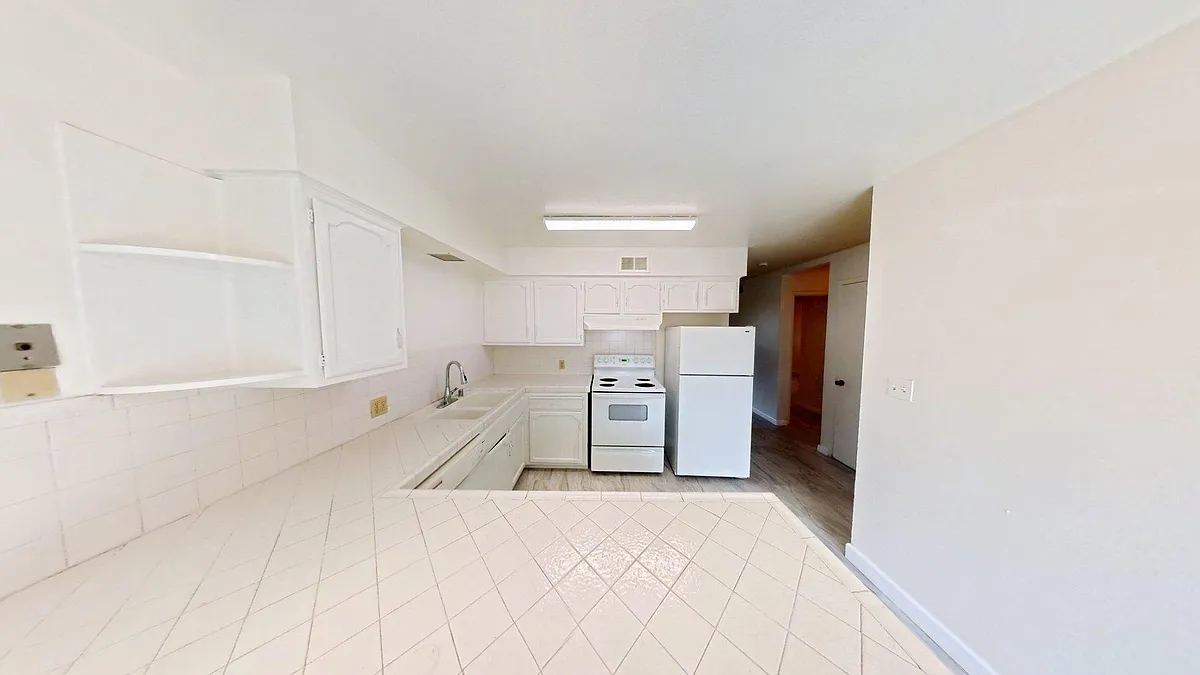 Building Photo - 645 W Clinton Ave #C