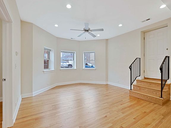 4th image of 3517 W Ainslie St #G