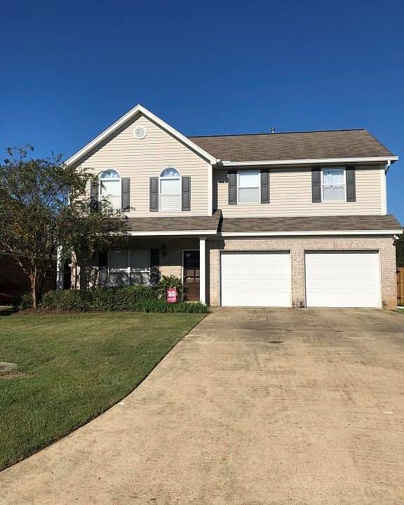1st image of 31 Lakes Blvd