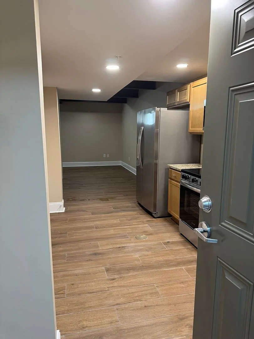 330 Linden Ave — Photo 2