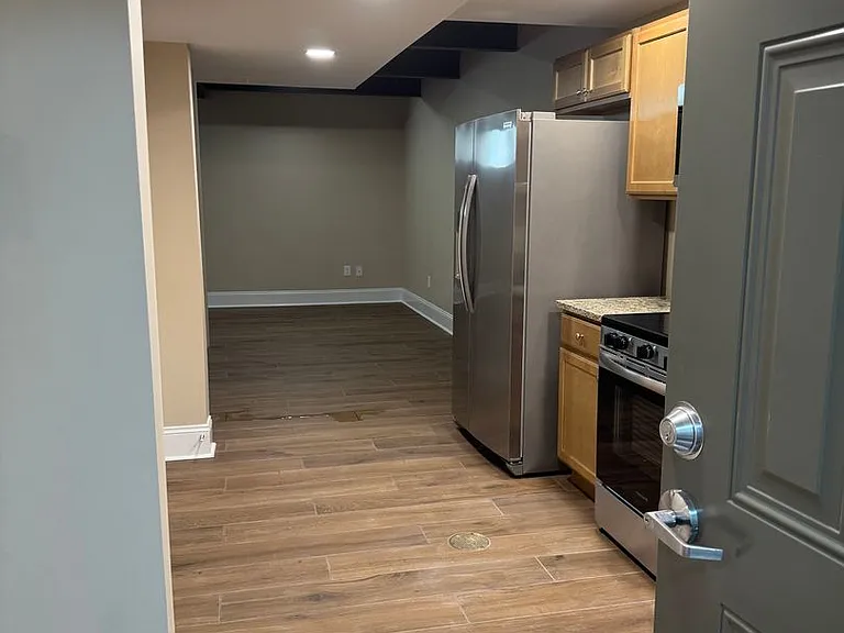 330 Linden Ave — Photo 3