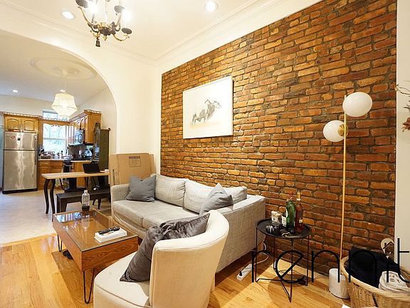2nd image of 401 Linden St APT 3R