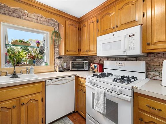 5th image of 25 John St