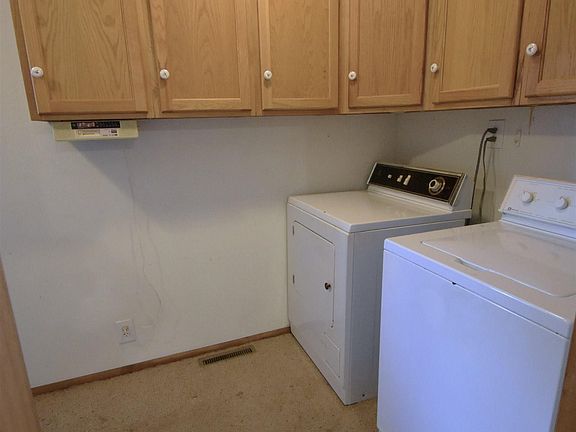 5th image of 121 E Dunkerton Rd