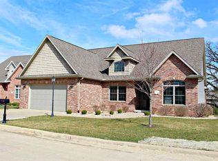 7510 N Walnut Bend Dr, Peoria, IL 61614